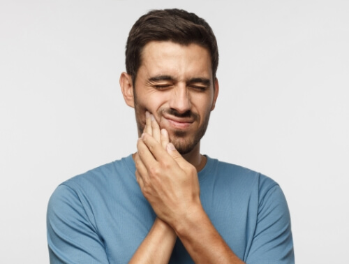 Sie ist die häufigste Ursache für Zahnausfall bei Erwachsenen und bleibt oft jahrelang unbemerkt: die Parodontitis. Diese Zahnfleischerkrankung baut das ...